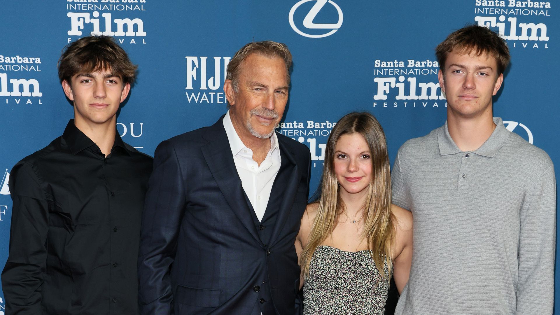 ¡Qué grandes están! Kevin Costner y su nuevo posado con los hijos que tuvo con su ex