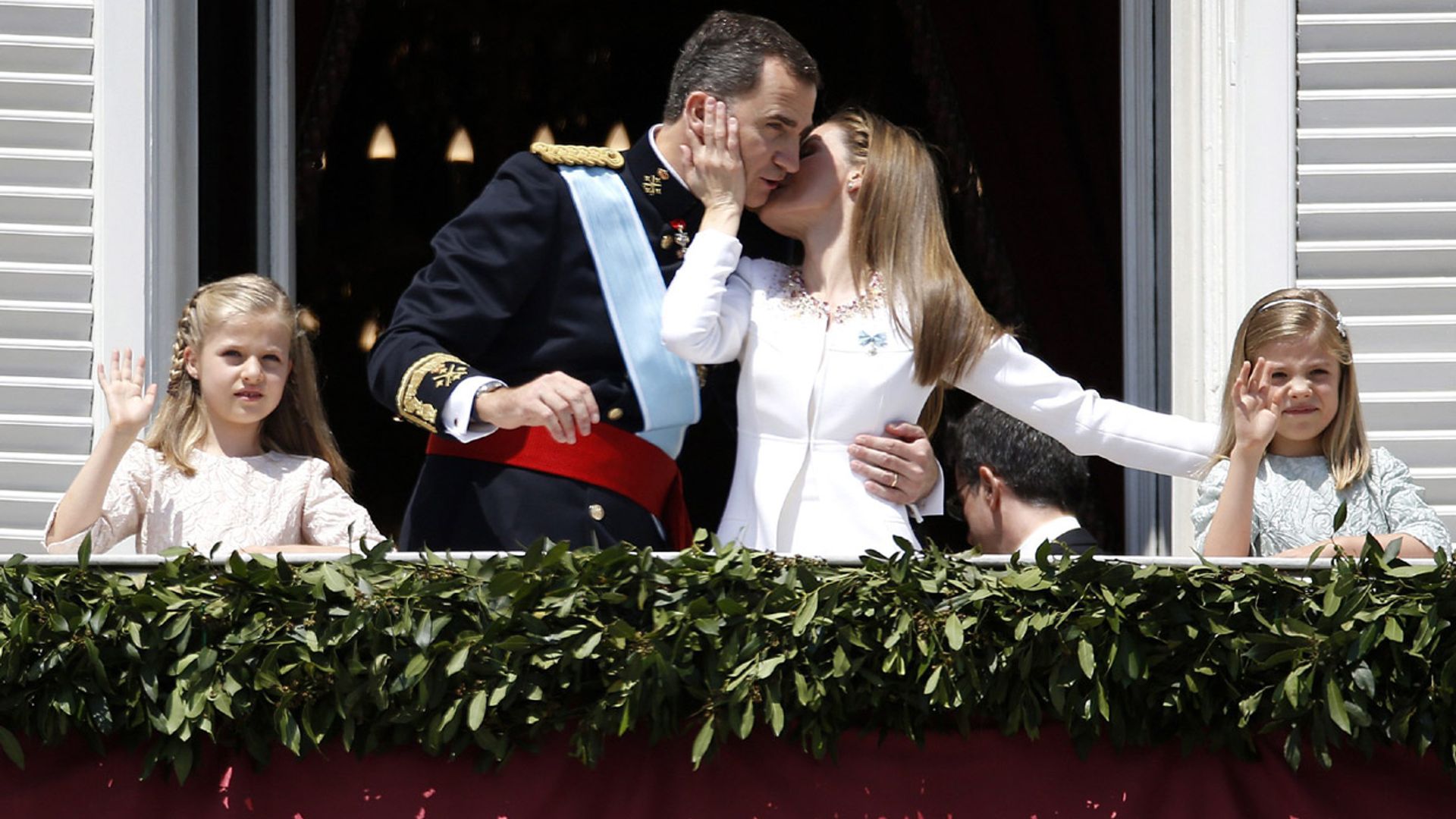 De los besos de celebración a las miradas de orgullo: recordamos la proclamación de Felipe VI