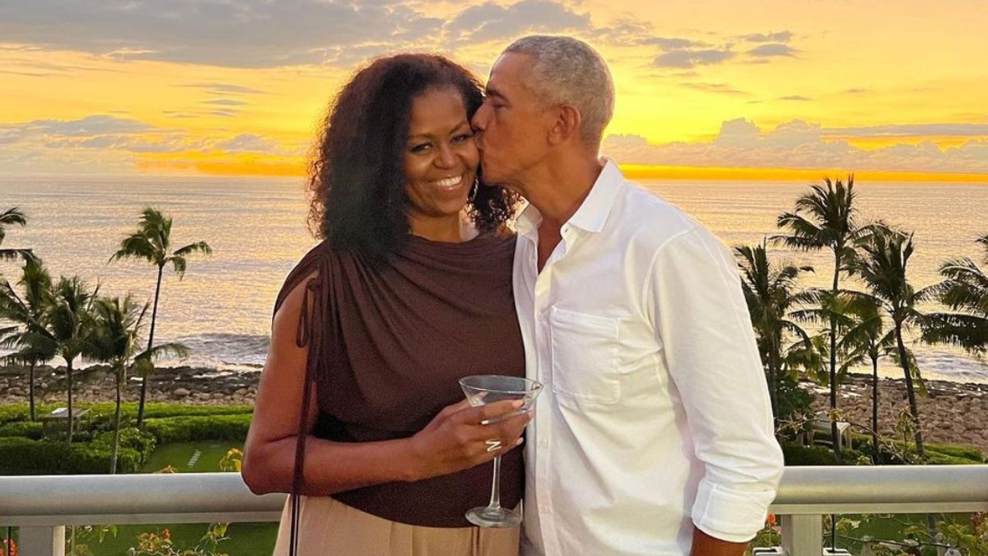 Michelle Obama celebra su 58 cumpleaños con la romántica felicitación de su marido y un divertido baile