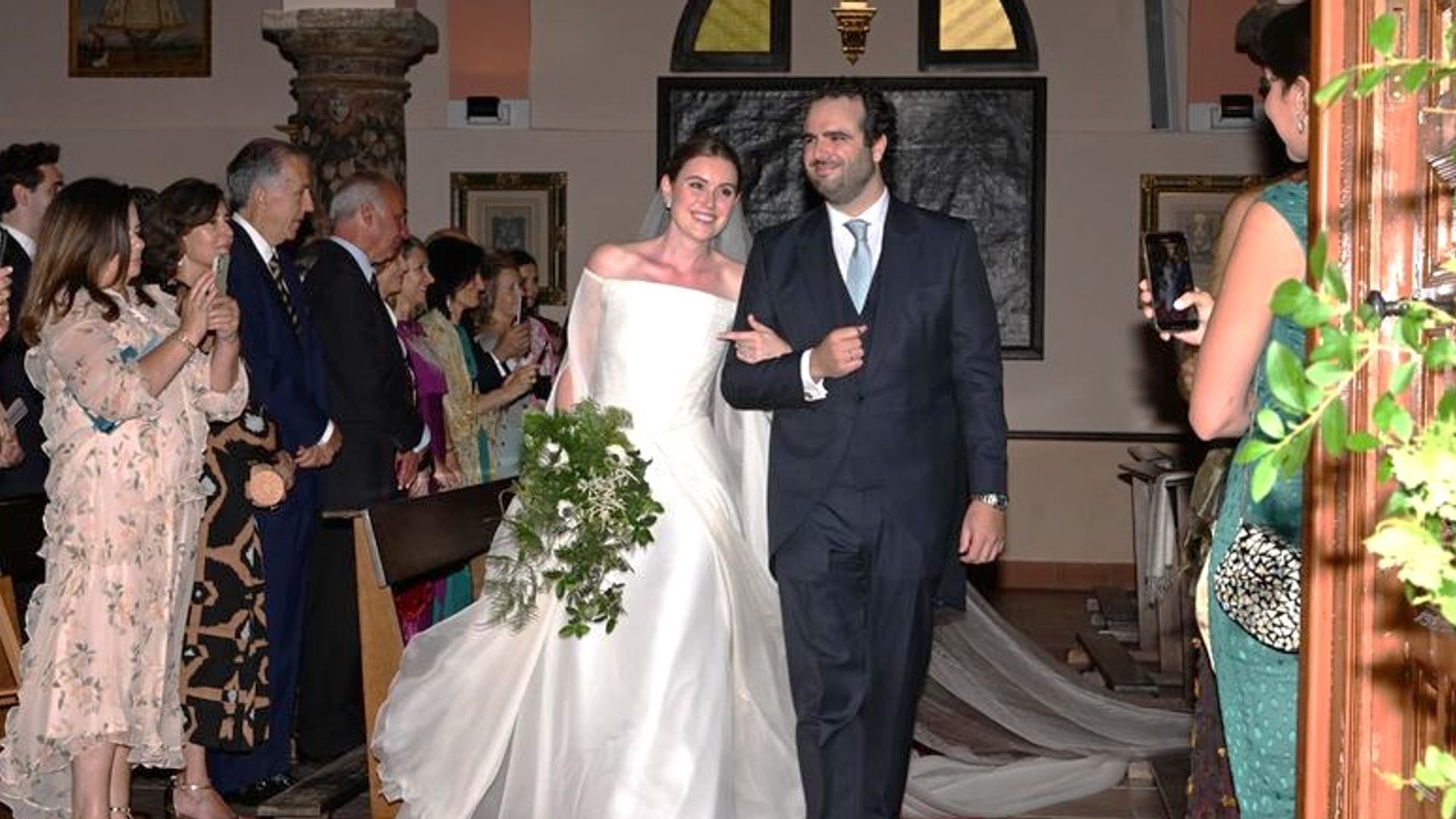 Felipe VI asiste a la boda de la hija mayor de Jaime Alfonsín, exjefe de la Casa del Rey