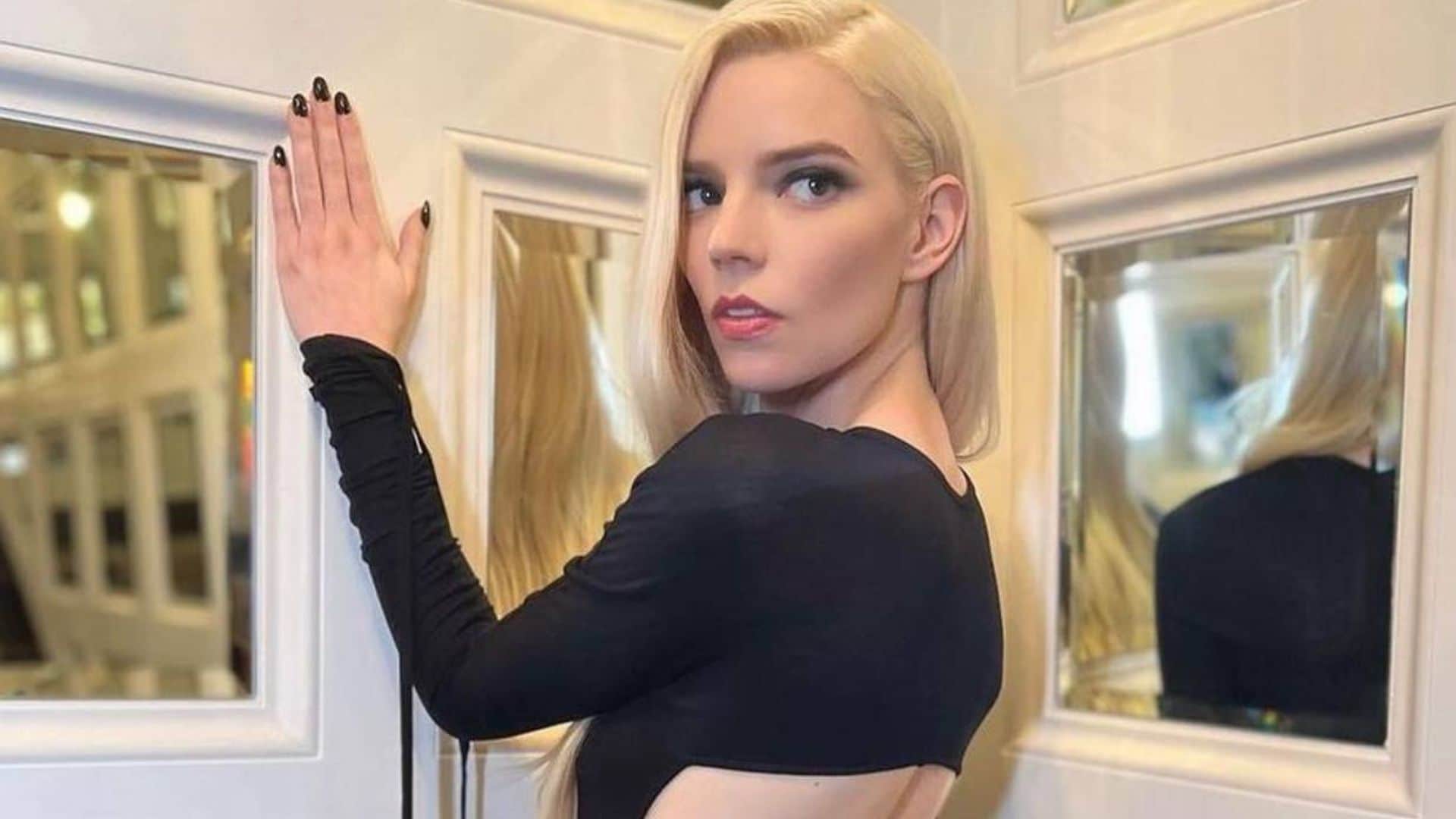 Anya Taylor-Joy apuesta por las uñas cromadas que llevaremos todas los próximos meses