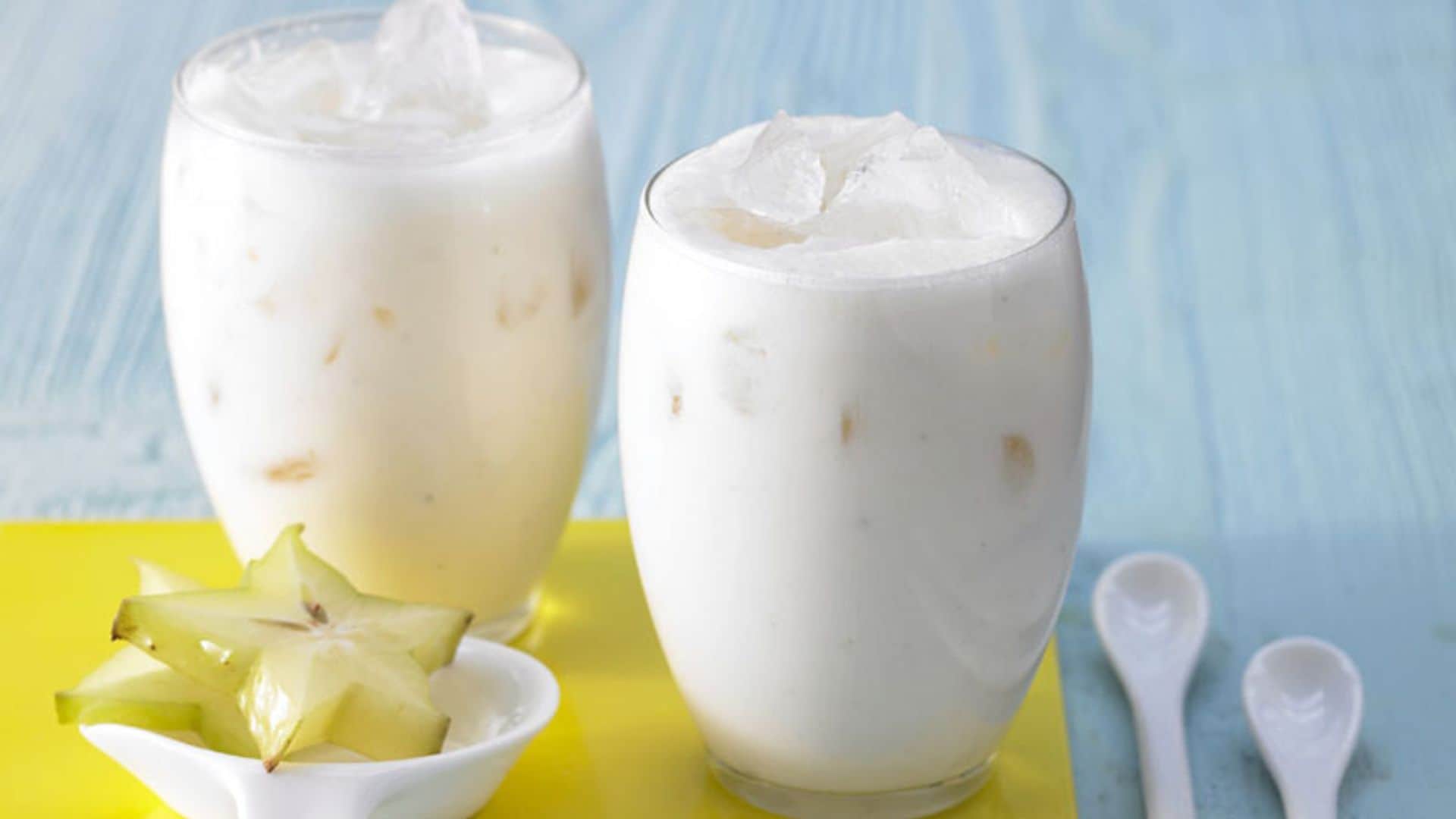 'Smoothie' de té blanco con chirimoya y carambola