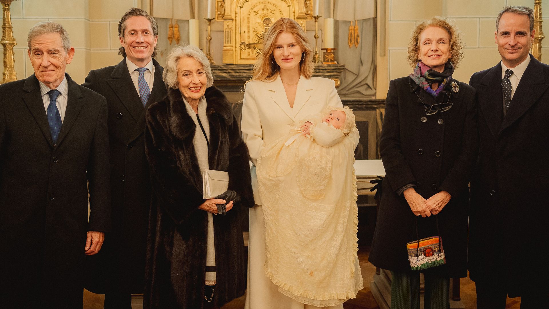 Rafael Márquez Osorio, padre de Pepe; Pepe Márquez, hijo de Pilar; Cristina Márquez y Osorio, condesa de Adanero; Anya, pareja de Pepe; Pilar