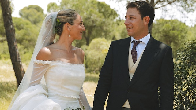 Boda Malu y Fer en Punta Umbría con vestido de novia a partir de colcha
