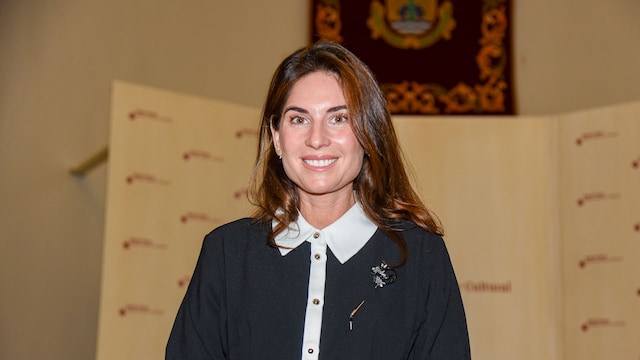 Lourdes Montes recibe un premio en su cuarto mes de embarazo 