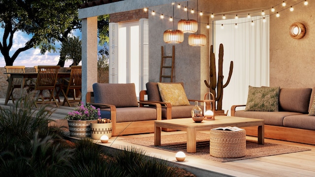 Salón de verano con lámparas, aplique y guirnalda