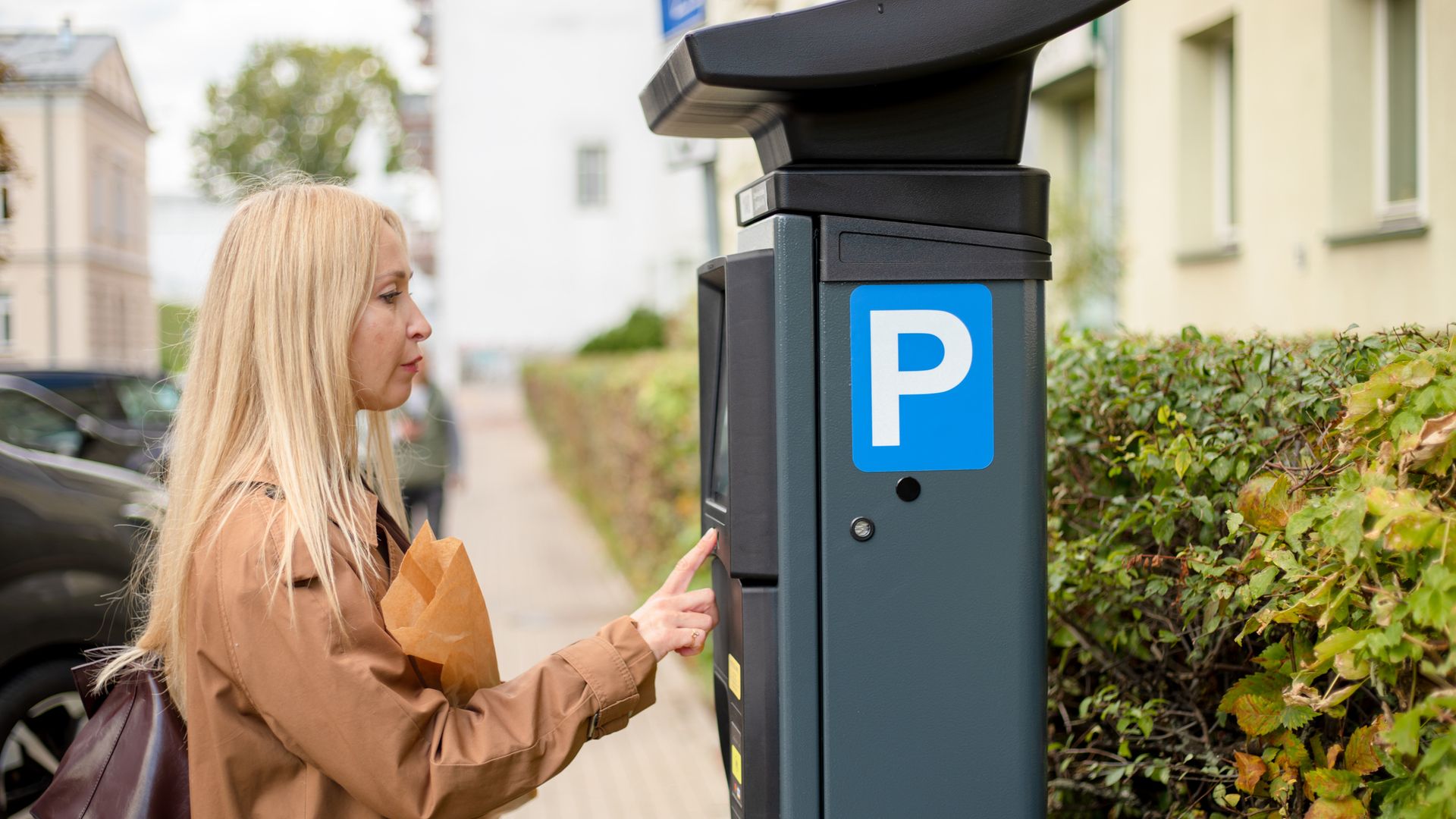 Adiós a aparcar gratis por la noche: los barrios de Madrid donde el parquímetro podrá funcionar 24/7 desde este mes