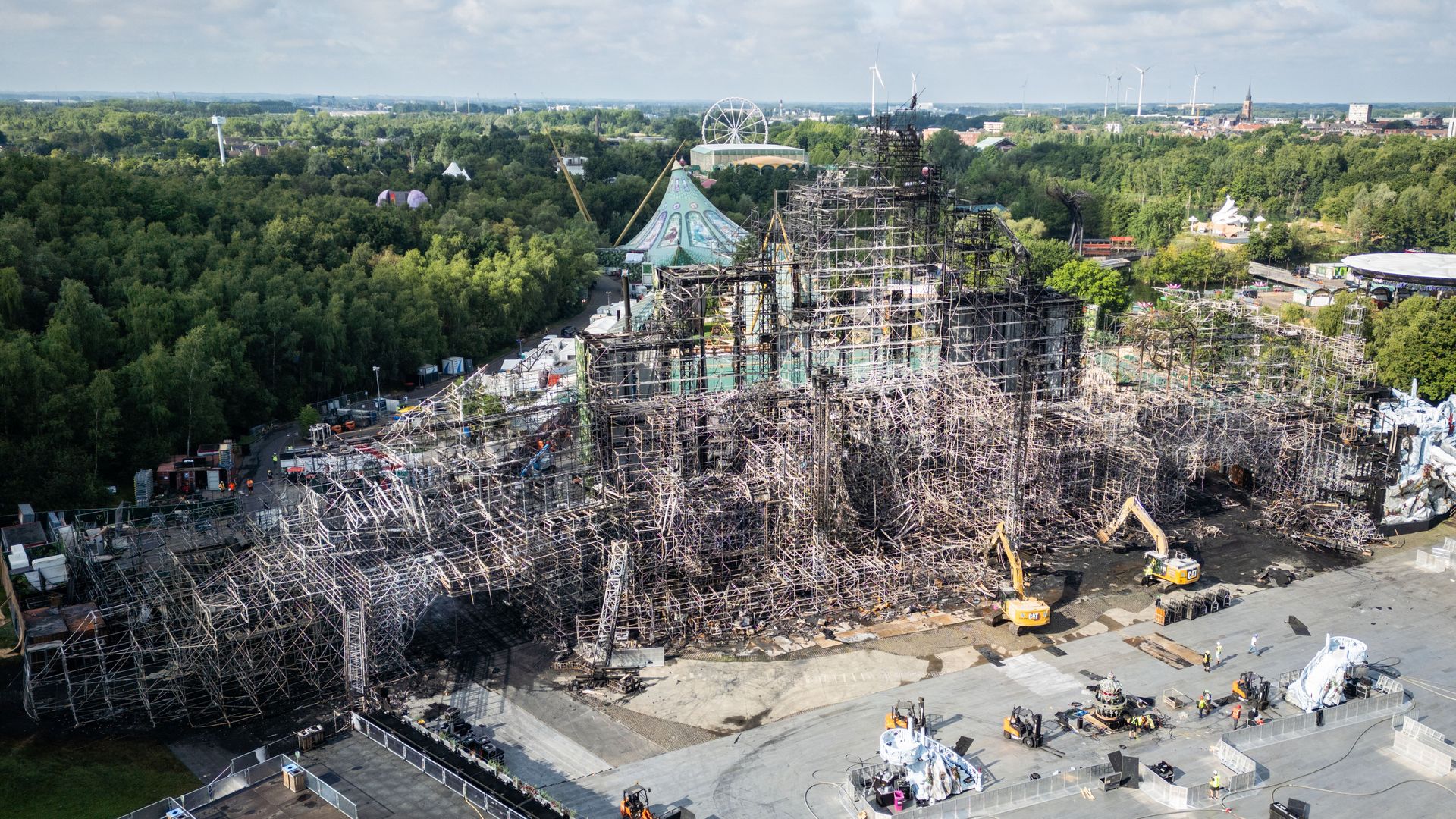 ¿Reembolso por el incendio en Tomorrowland 2025? Así afecta a tu entrada y viaje