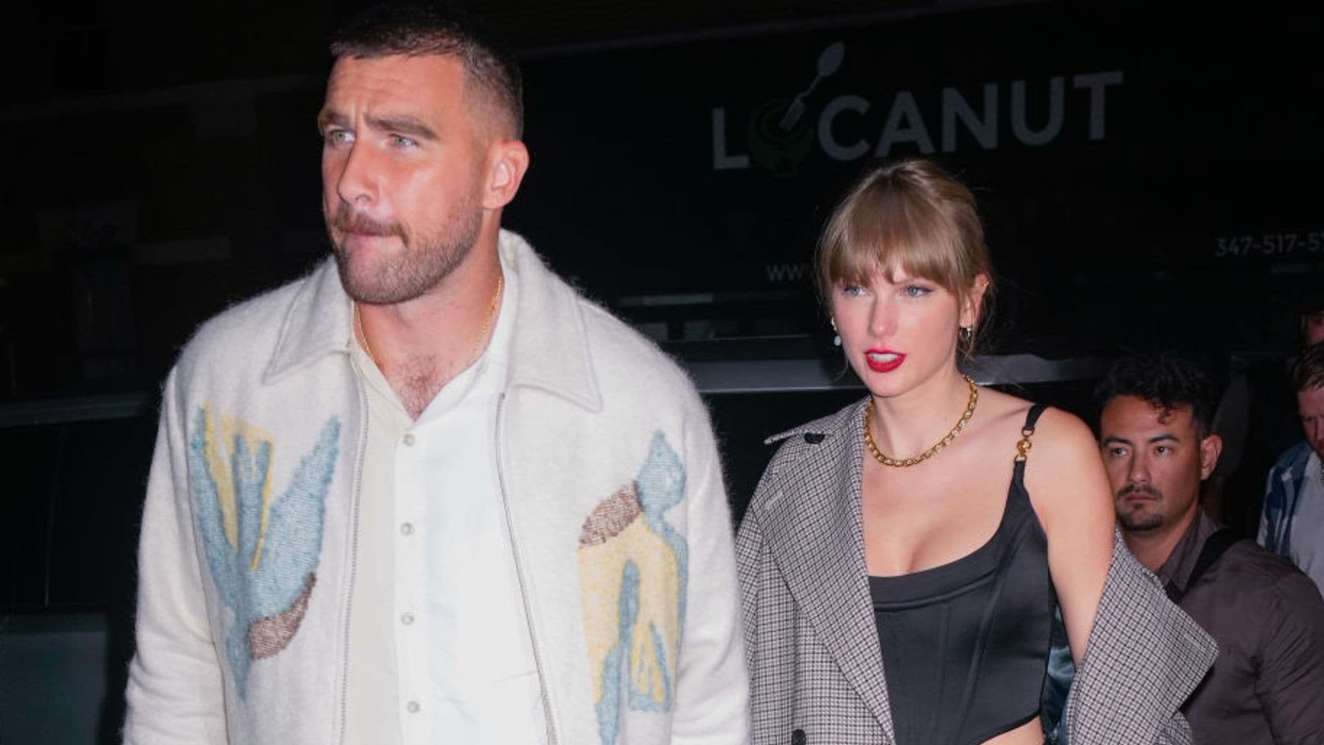 ¿Ruptura inminente? Las zapatillas rojas de Taylor Swift encienden alarmas