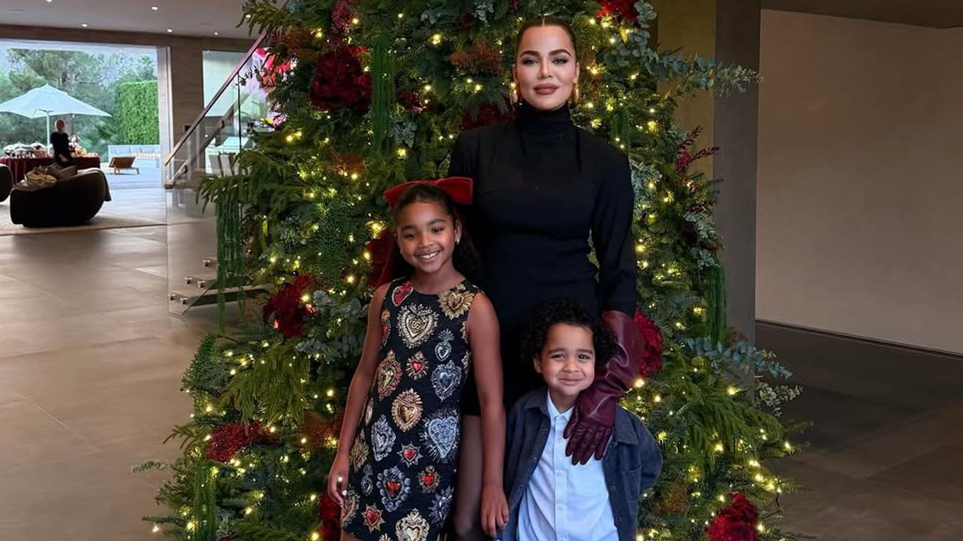 Khloé Kardashian y sus hijos True y Tatum Thompson.