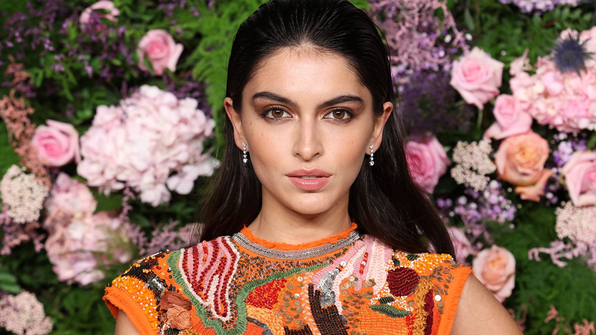 Lucía Rivera y el vestido de edición limitada de Zara que resolverá tu look de fiesta