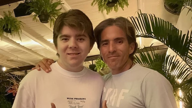 Fernando Reina junto a su hijo mayor Alexis.
