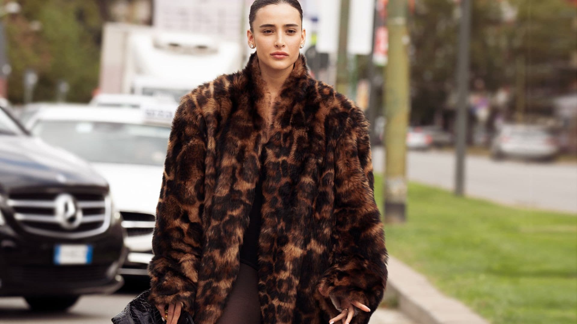 Analizamos la glamurosa estética 'Mob Wife' que adoran Hailey Bieber y Emily Ratajkowski