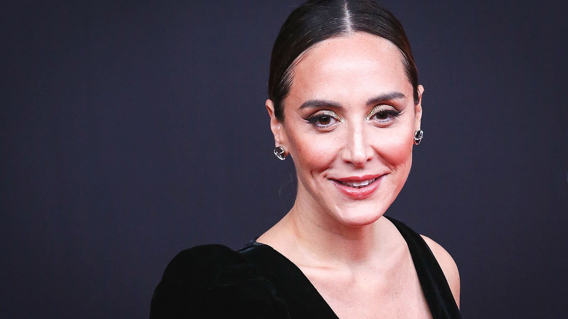 Tamara Falcó muestra su nuevo anillo de compromiso y da más detalles de su boda con Íñigo Onieva