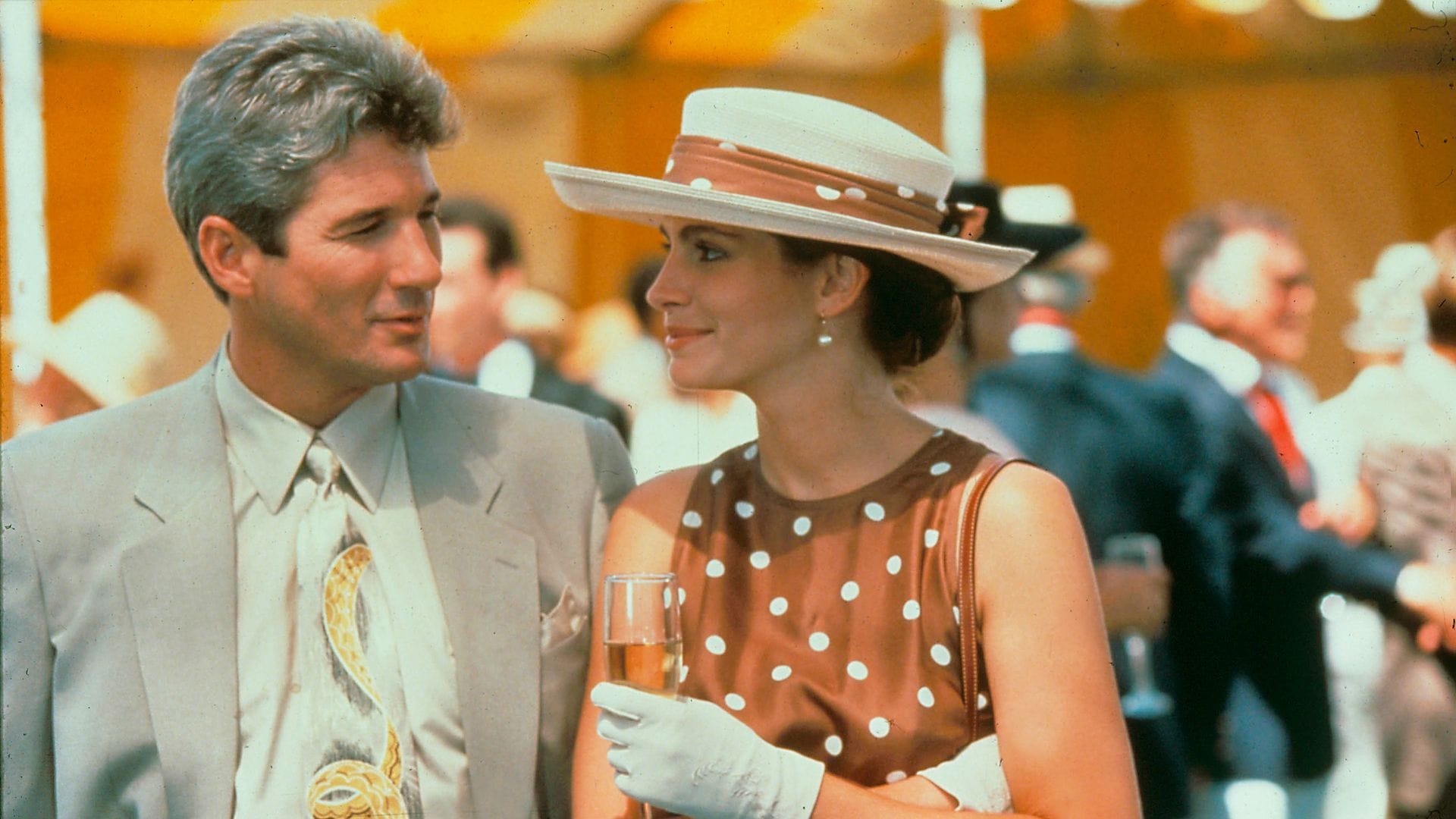 De Hollywood a España, el fenómeno del vestido de lunares más copiado del cine continúa 35 años después