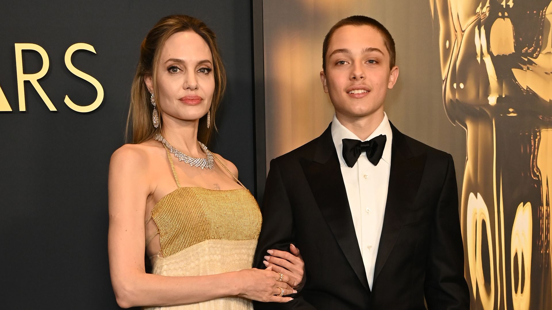 Knox Jolie-Pitt, el más discreto de los hijos de Angelina Jolie y Brad Pitt, reaparece en los Governors Awards | ¡HOLA!