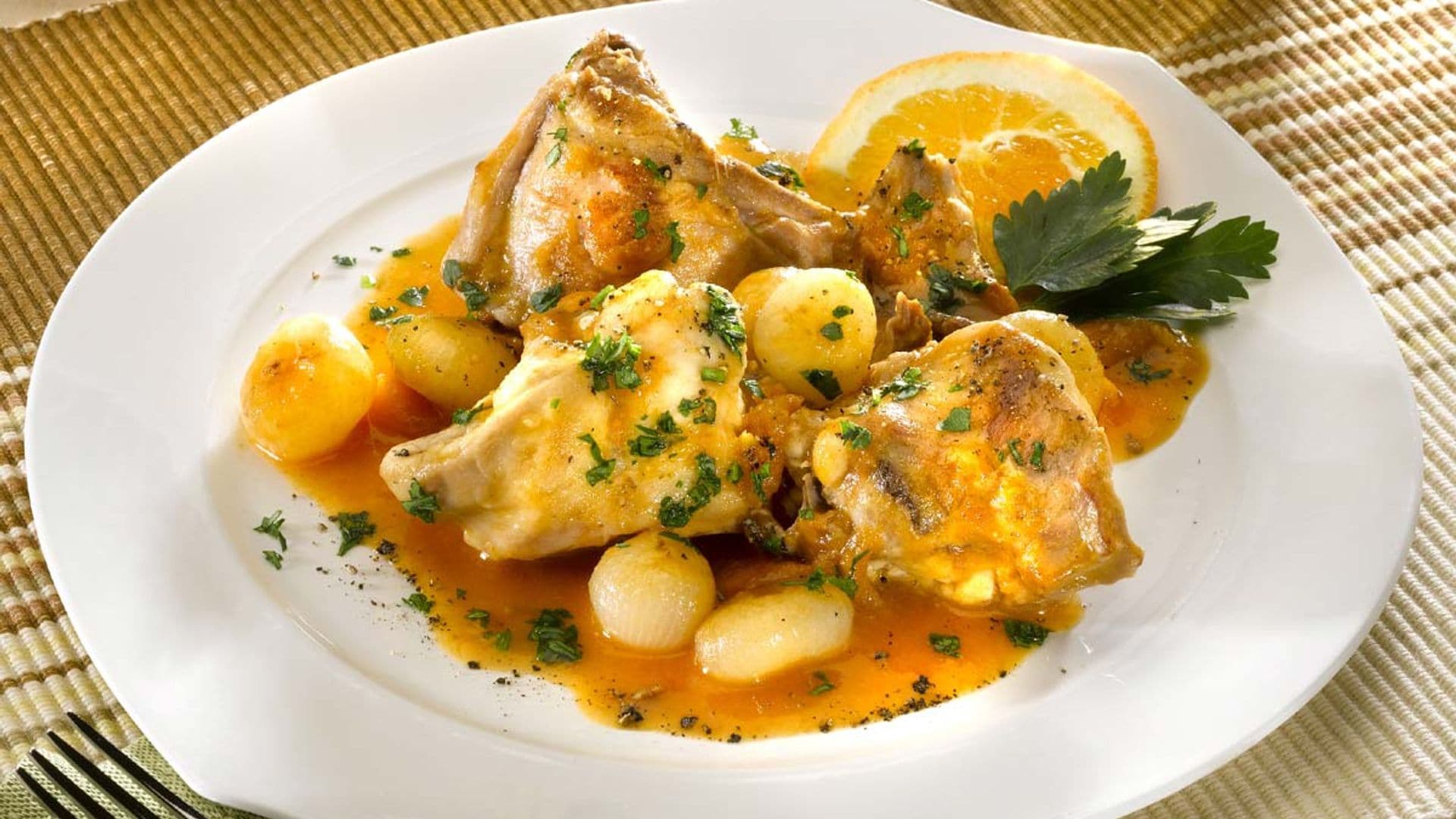 Chuletas de conejo en salsa de naranja con patatitas