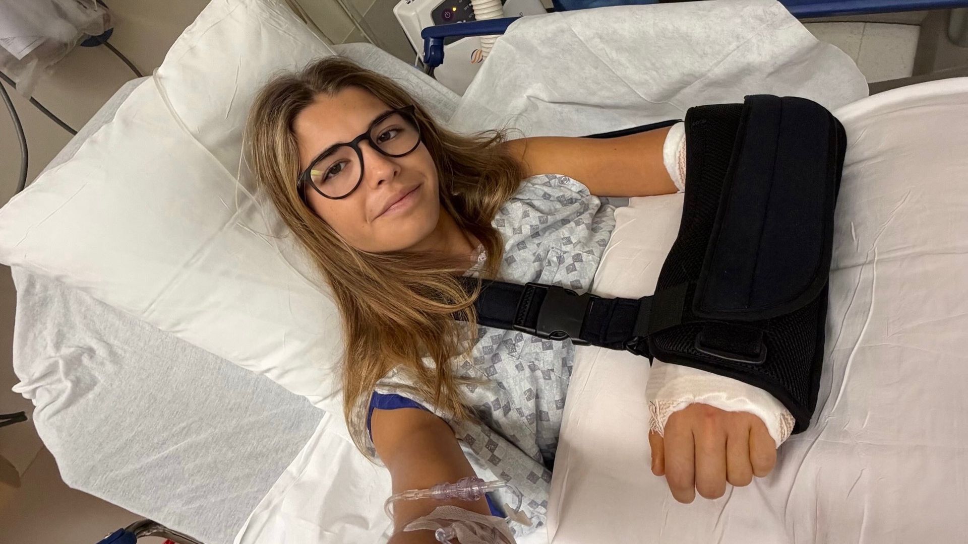 Kai Trump, postrada en la cama de un hospital tras ser operada de la muñeca