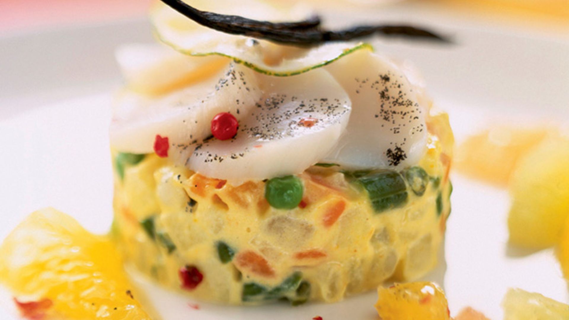 Ensaladilla rusa de vieiras y salmón con vinagreta de vainilla
