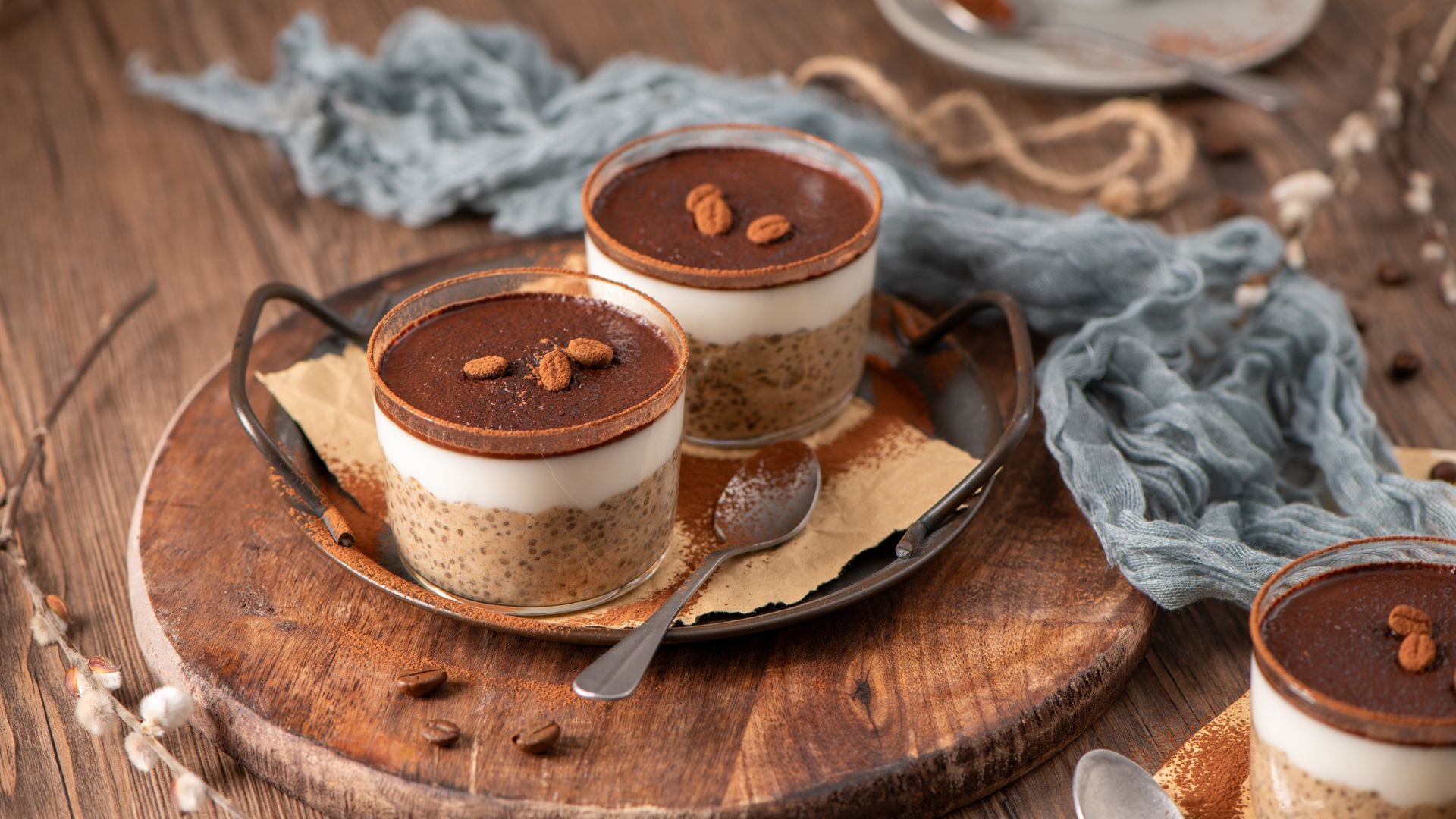 Tiramisú con chía y bebida de avena
