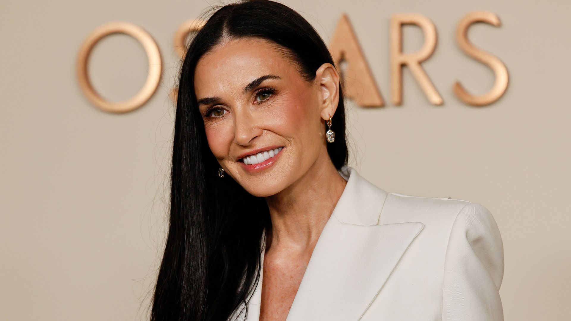 Demi Moore nominada Oscar look