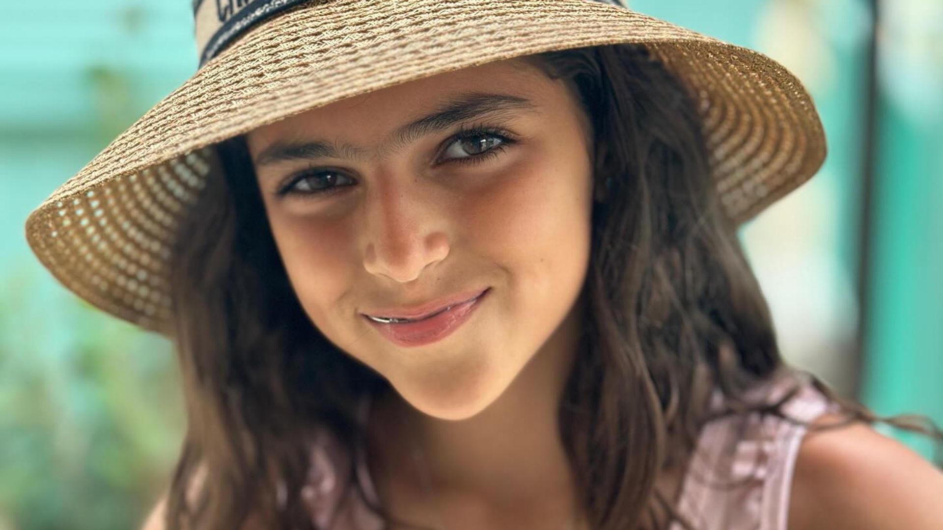 Jacky Bracamontes celebra los 12 años de su hija, Caro, con una divertida pool party