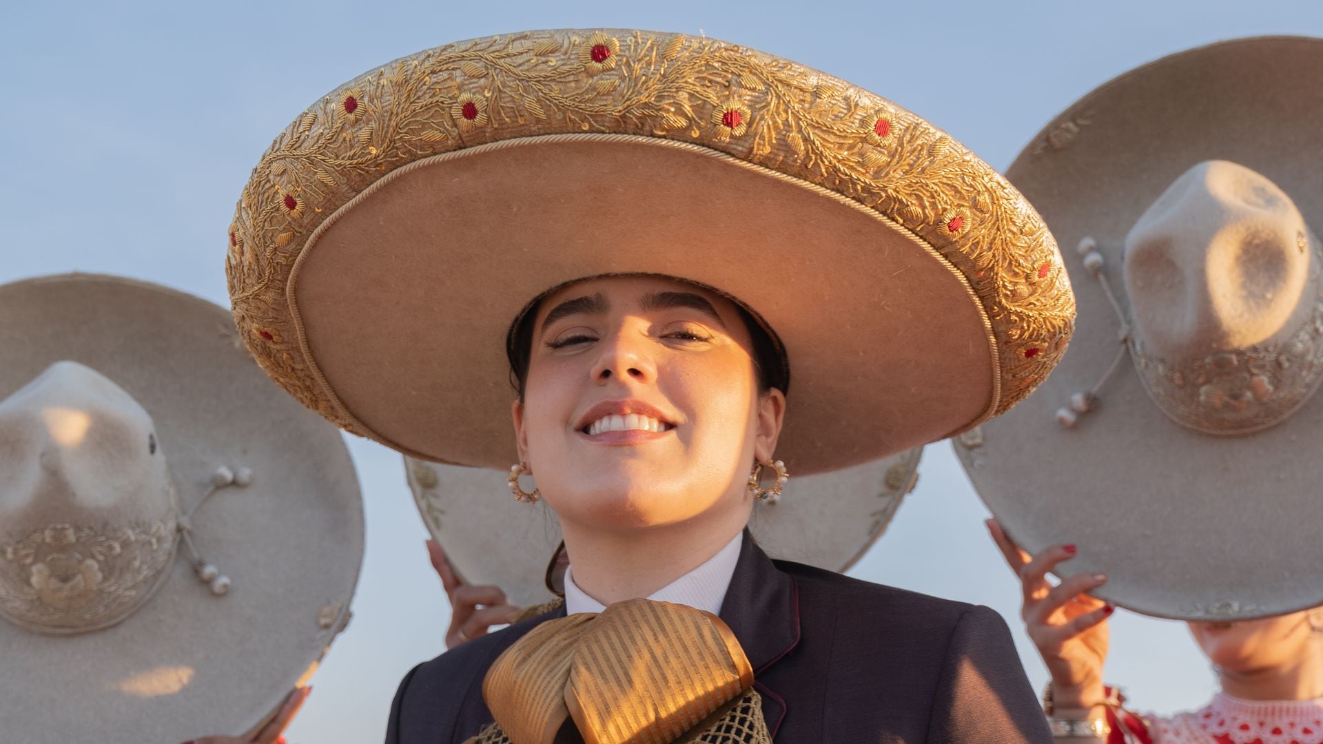 Camila Fernández lanza 'Retumbando en el Cora' y Sofía Reyes estrena la 'IDGAF Era'