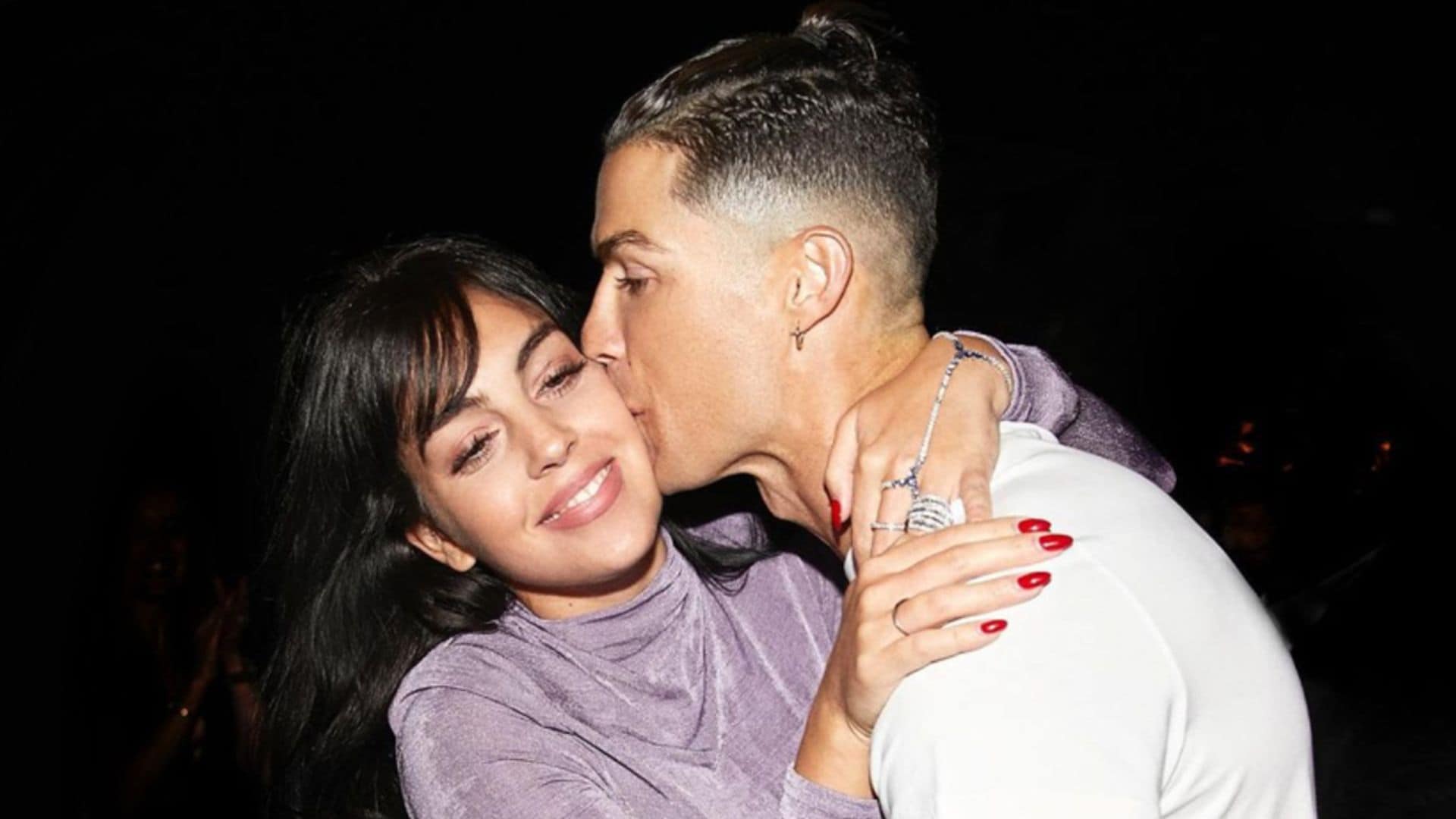 Cristiano Ronaldo toma 'prestado' del joyero de Georgina su reloj rosa de diamantes