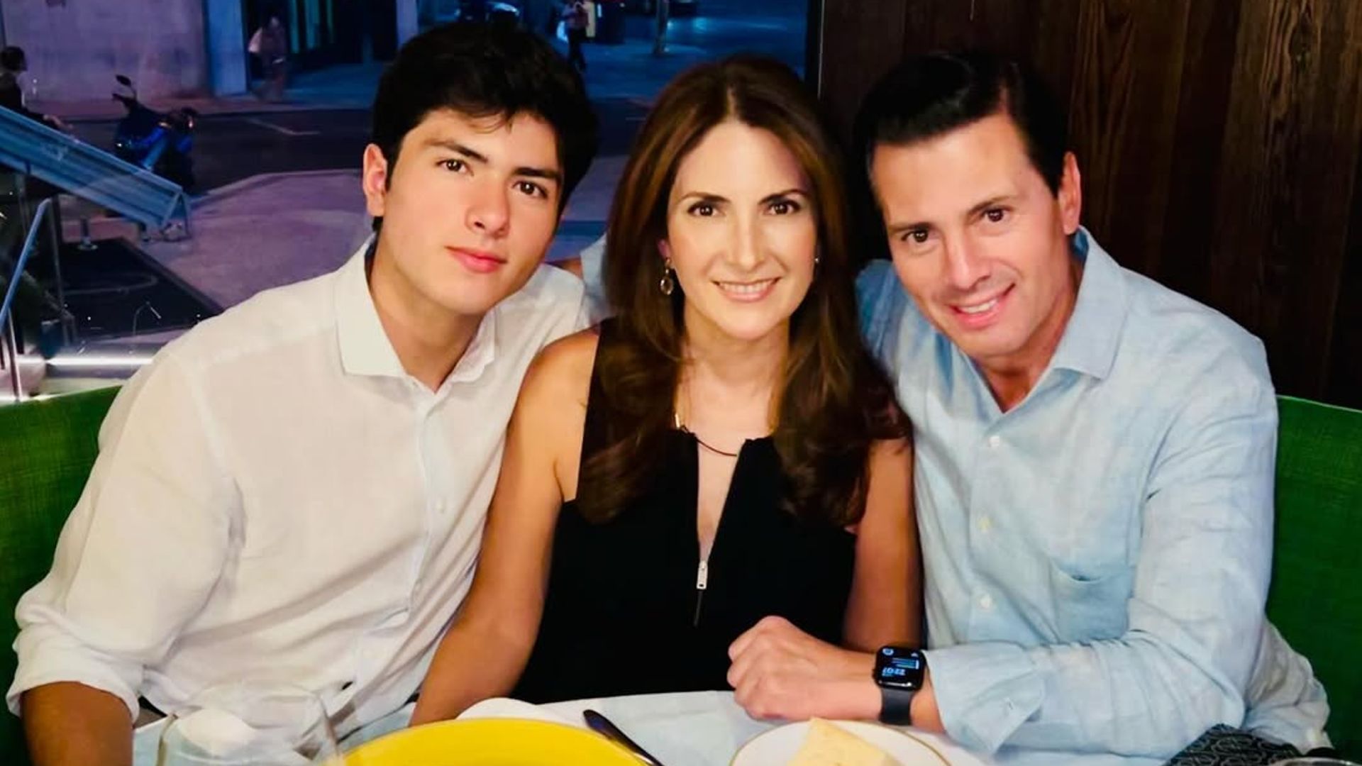 Diego Alejandro con sus padres, Maritza Díaz Hernández y el expresidente Enrique Peña Nieto.