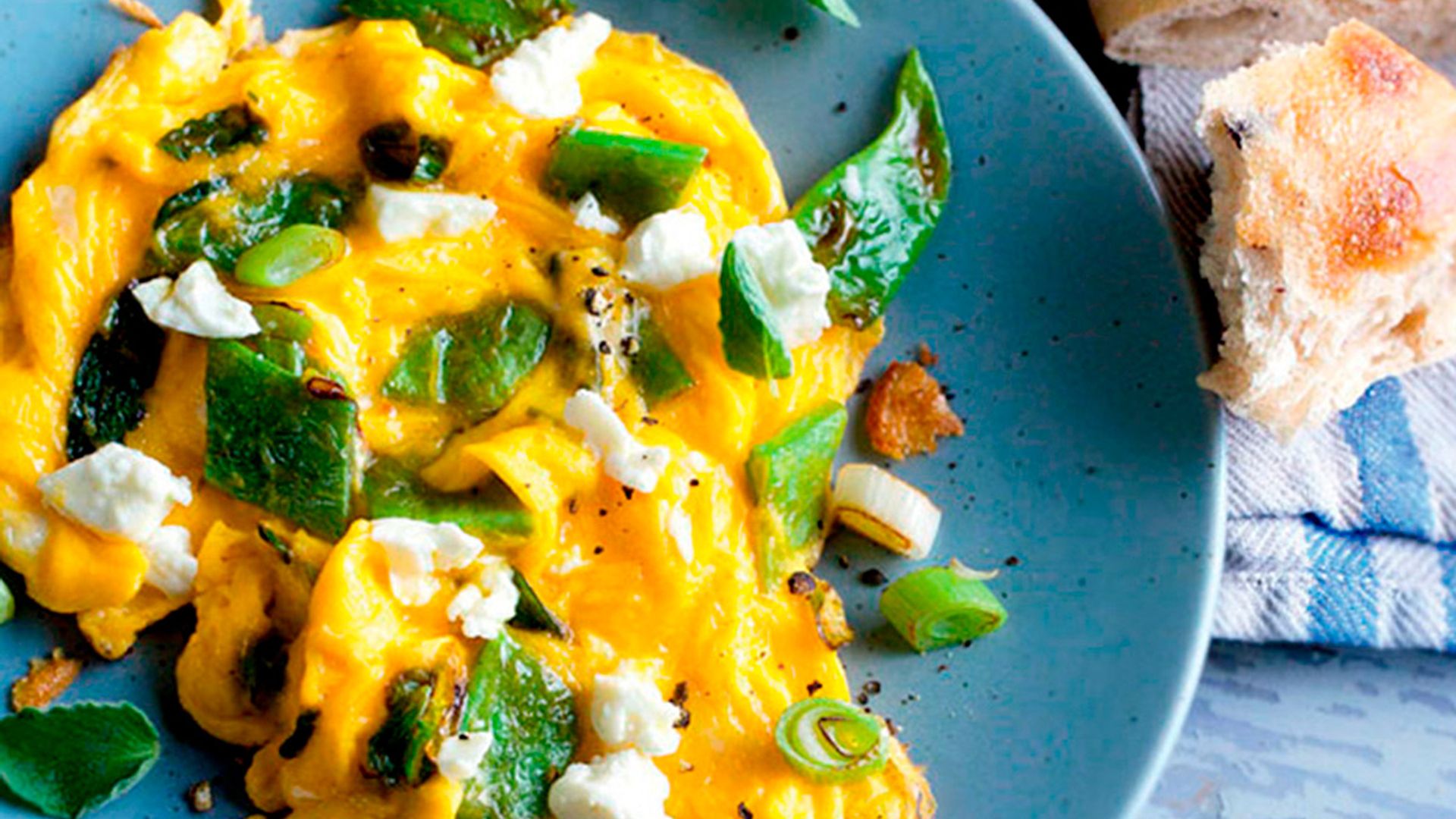 huevos revueltos judias verdes queso feta
