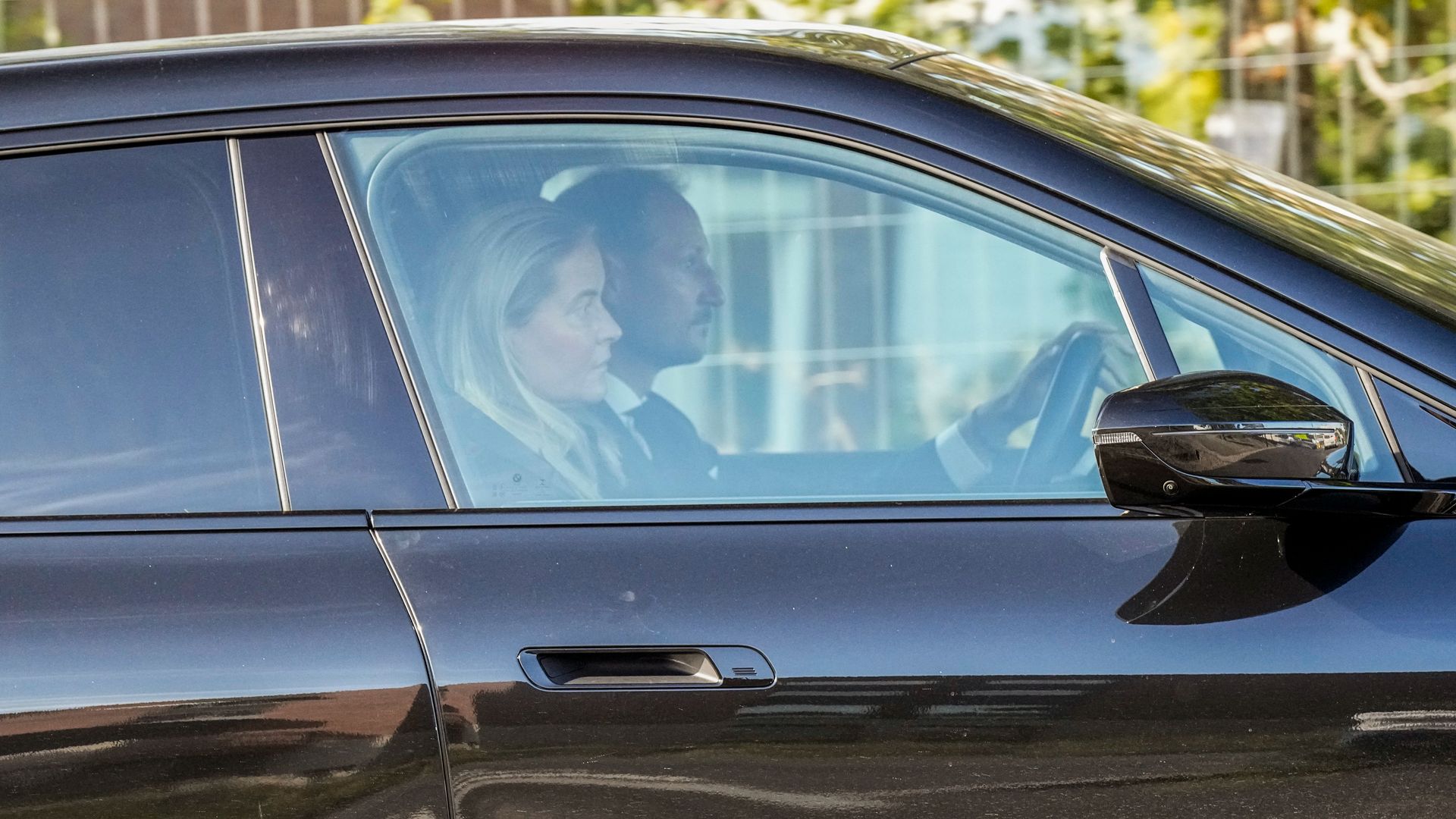 El príncipe Haakon y la princesa Mette Marit acuden al hospital donde está ingresado el rey Harald