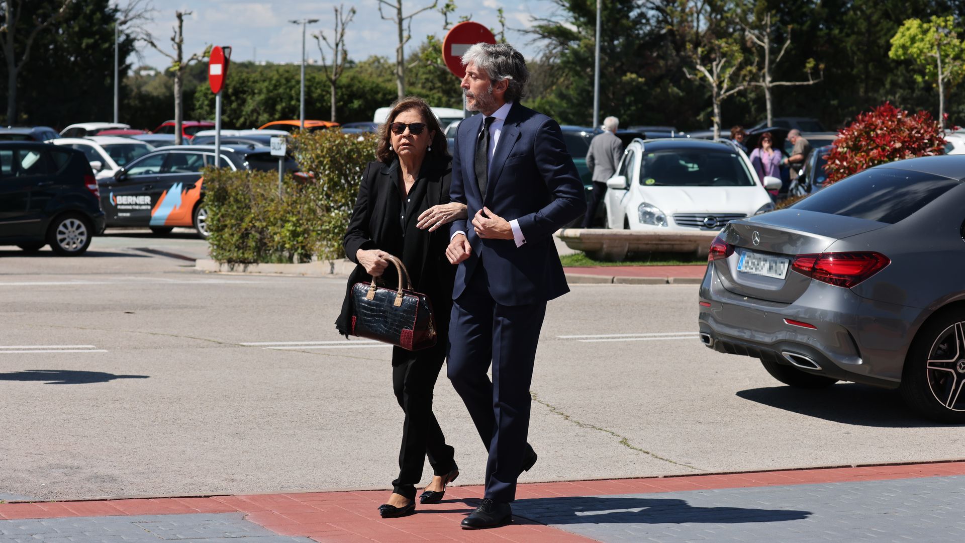 Marisa, viuda de Alfonso de Borbón, rota de dolor tras la muerte de su marido