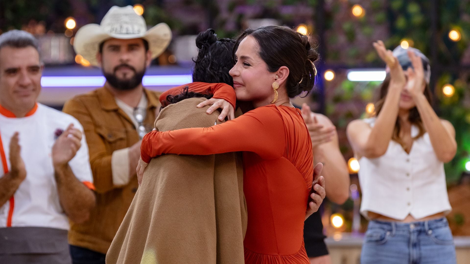 Las lágrimas de Carmen Villalobos tras la repentina salida de Elvis Crespo de 'Top Chef VIP'