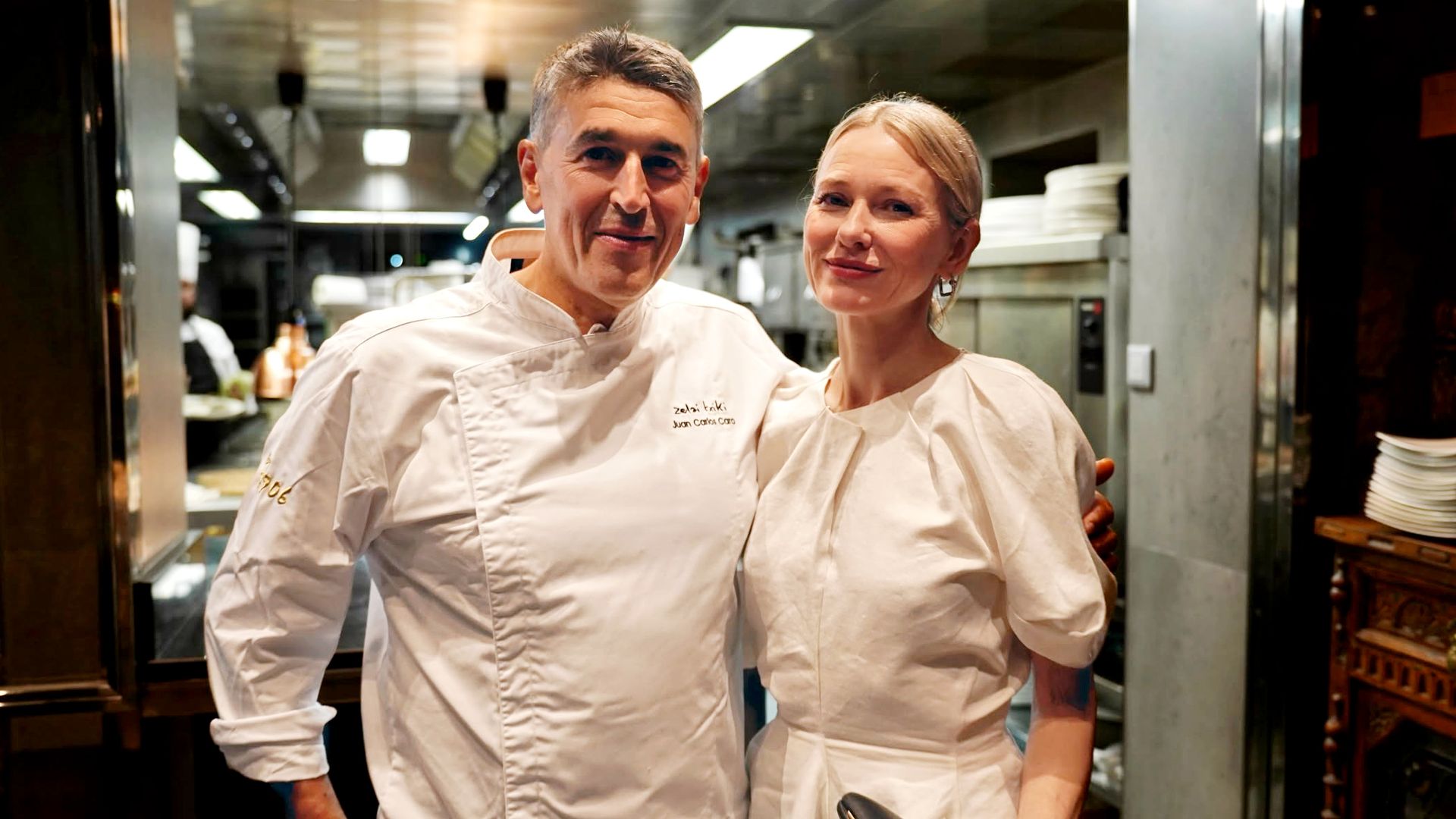 Naomi Watts, con el cocinero de Zelai Txiki.