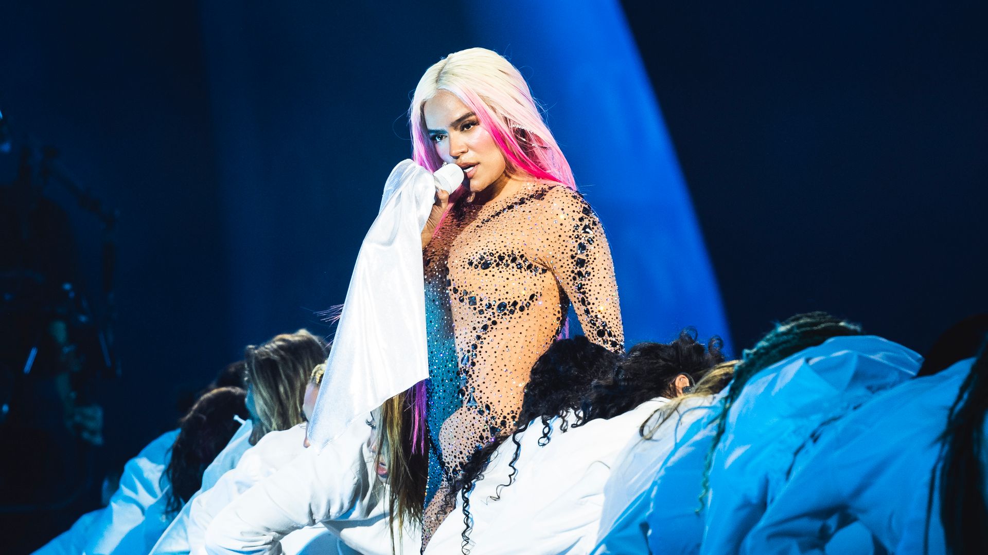 Karol G anuncia su nuevo disco con el que volverá a sus raíces, 'Tropicoqueta'