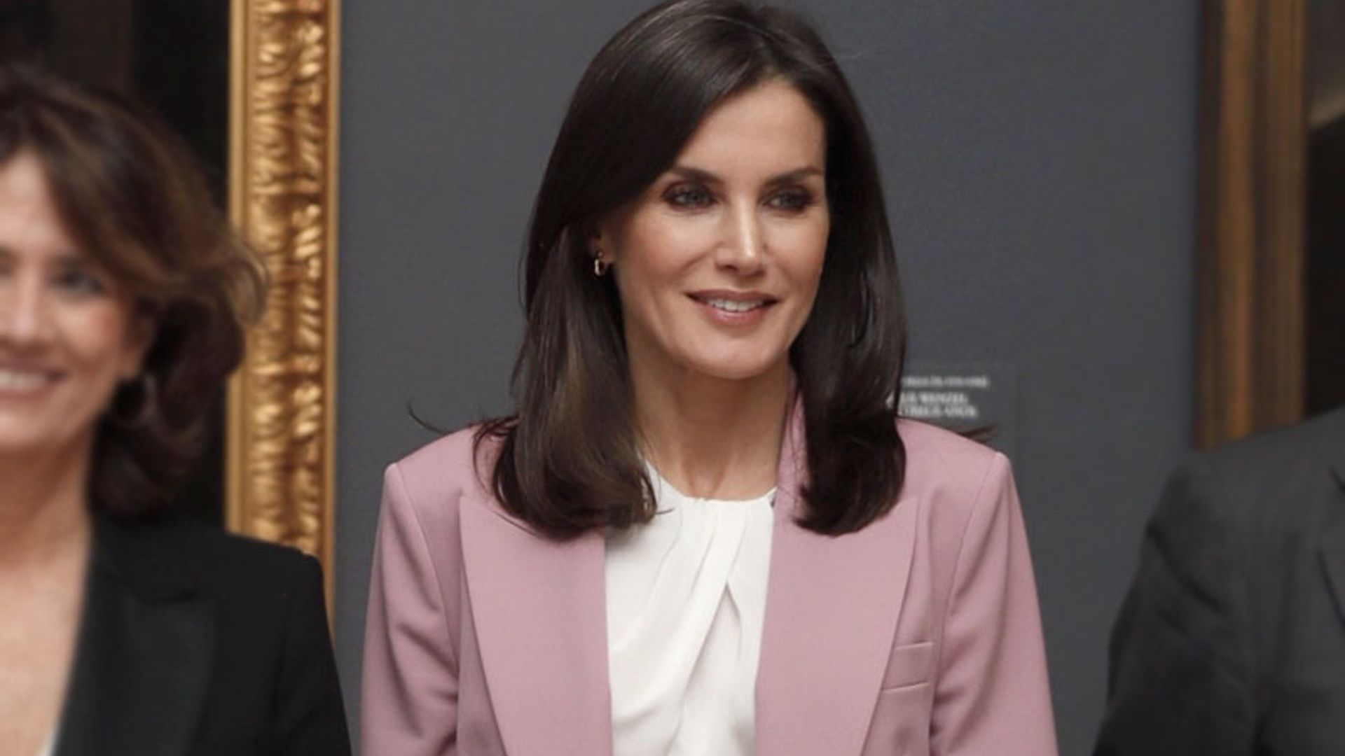 La Reina despide 2019 con la misma fórmula de estilo con la que estrenó el año