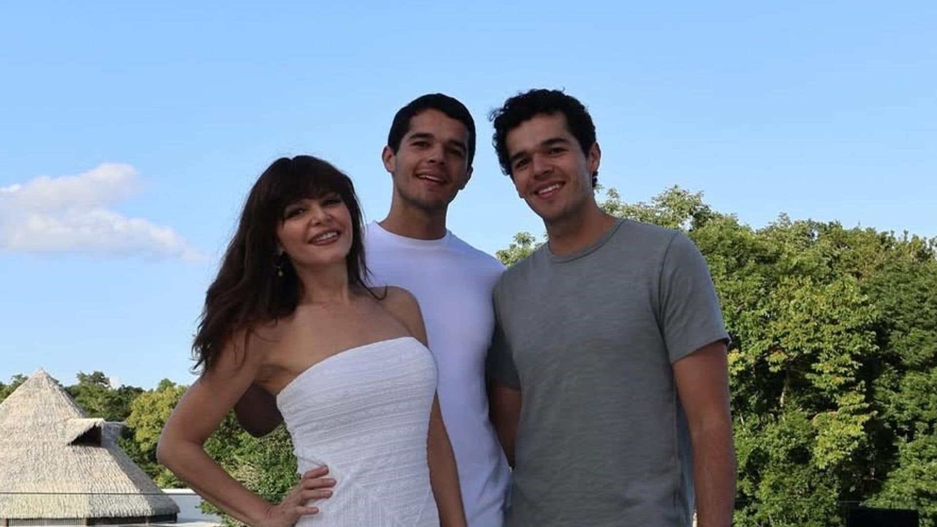 Itatí Cantoral y sus gemelos.