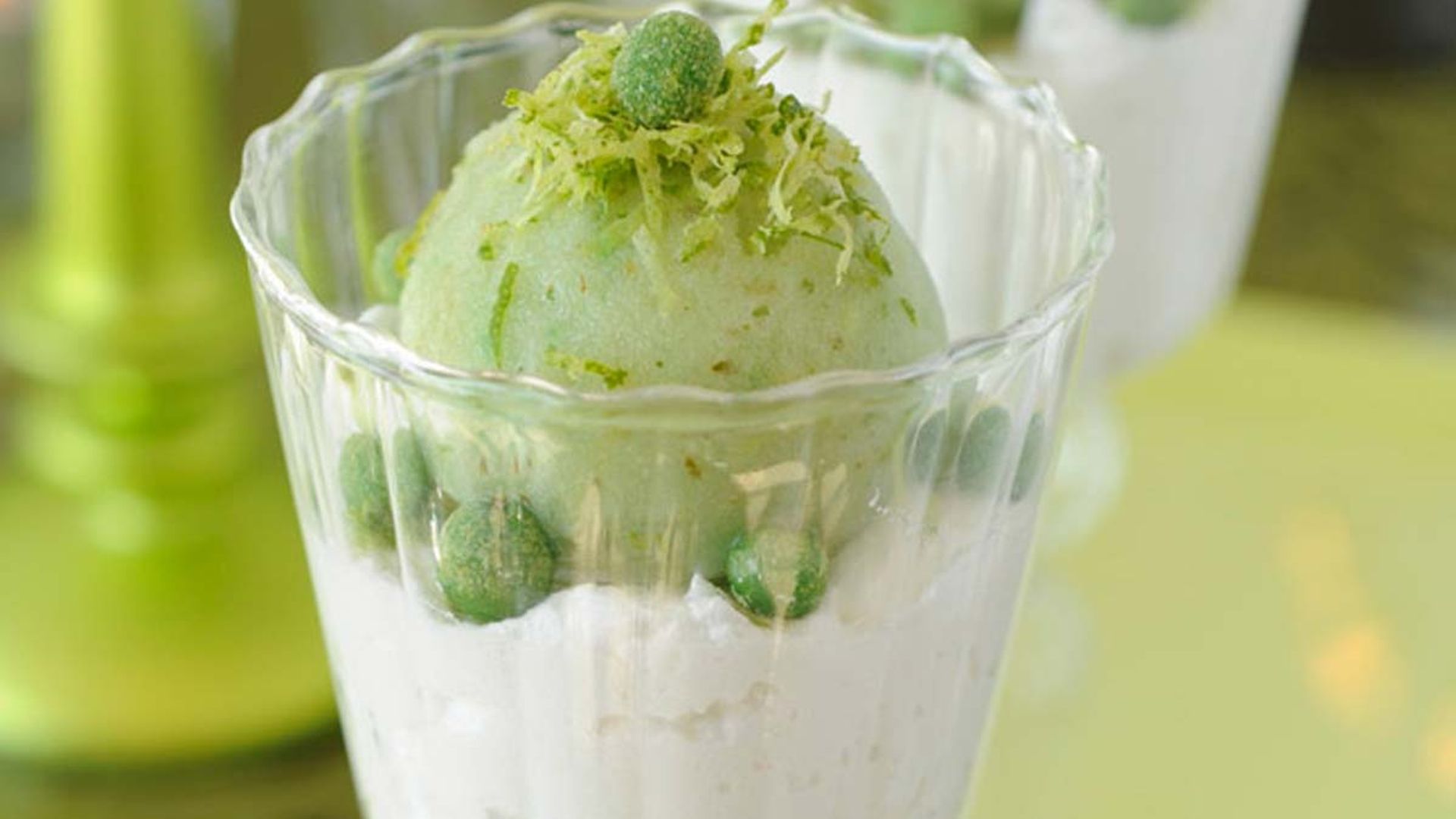 Mousse de lima con sorbete de albahaca