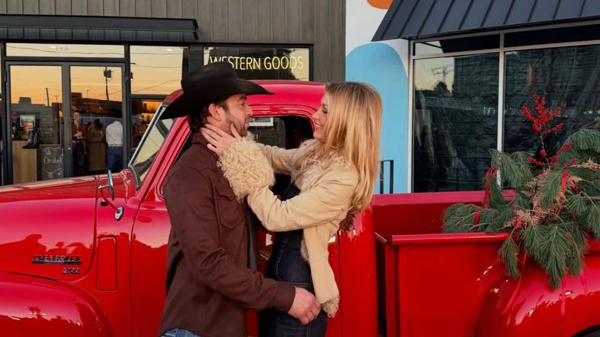 Bella Hadid y Adan Bañuelos.