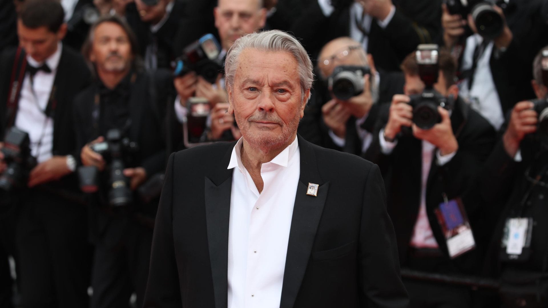 Familia de Alain Delon no cumplirá con la última voluntad del fallecido histrión