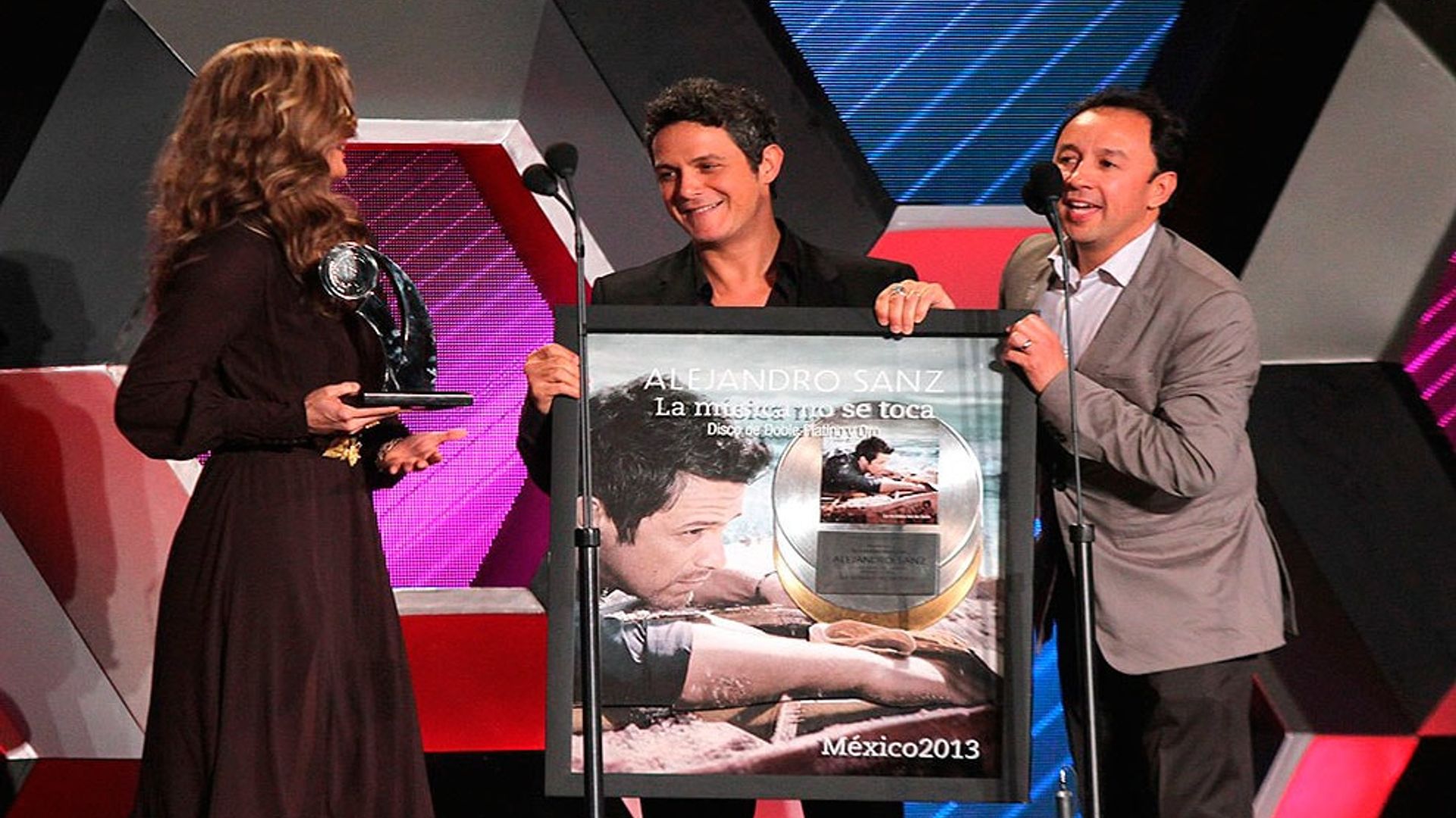 Belinda, Fey, Alejandro Sanz, Mijares, Emmanuel… lo mejor de la entrega de los Premios Oye! 2013