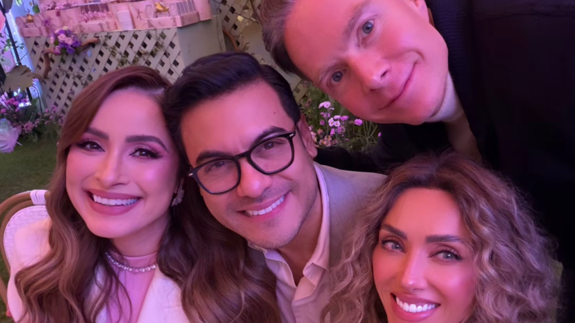 Cynthia Rodríguez y Carlos Rivera recibieron a Anahí y Manuel Velasco en el baby shower de su hija María.