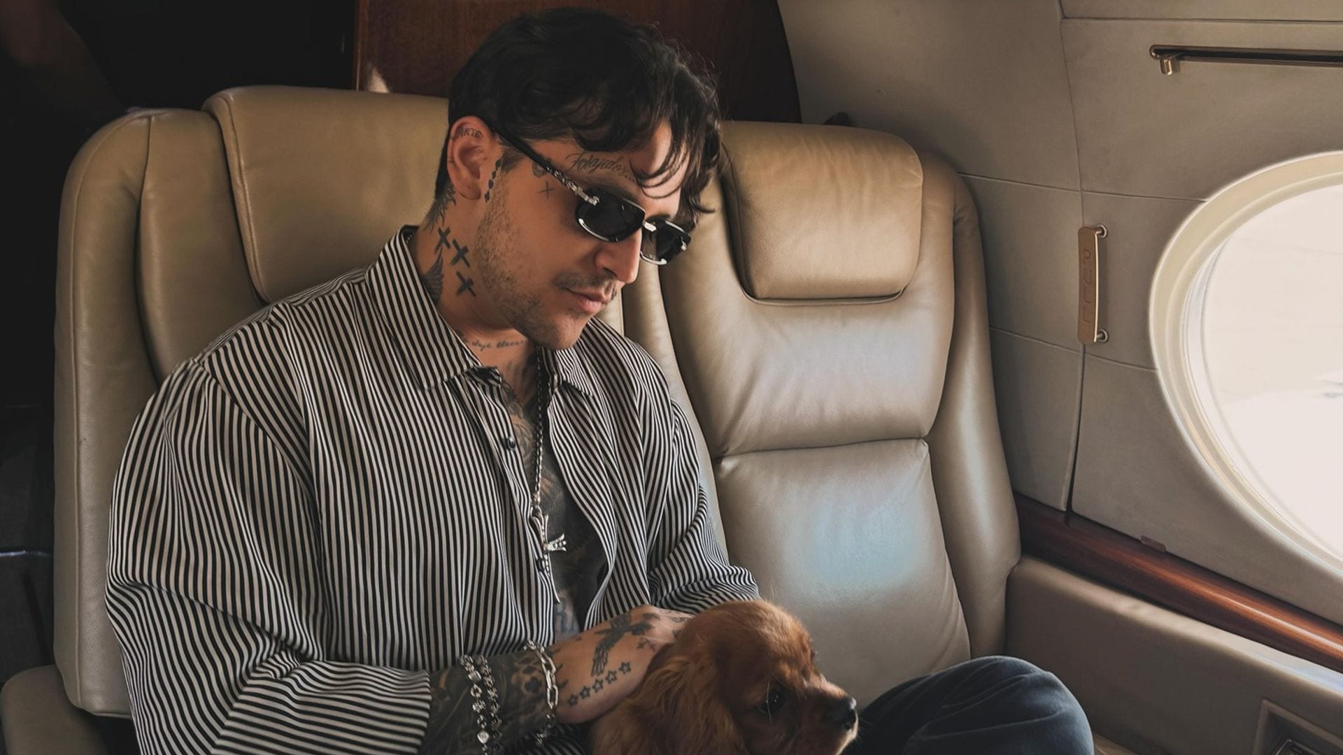Fascinado, Christian Nodal presenta a la linda mascota de la que cuida con Ángela Aguilar