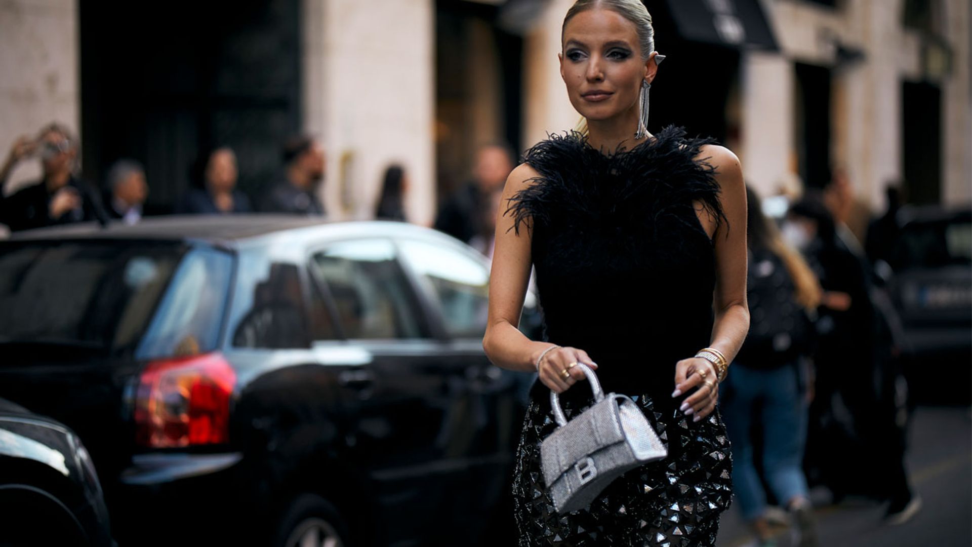 ¿En busca de inspiración para vestirte? Apuesta al negro y crea looks elegantes y muy ponibles