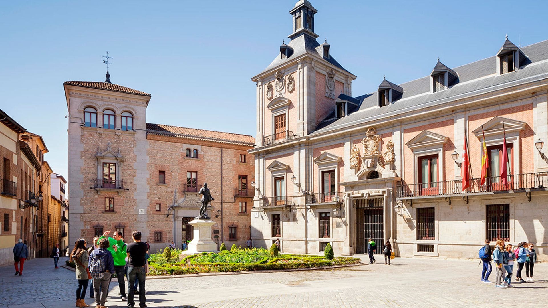 Plazas de Madrid con mucho ambiente para tomar el pulso a la capital