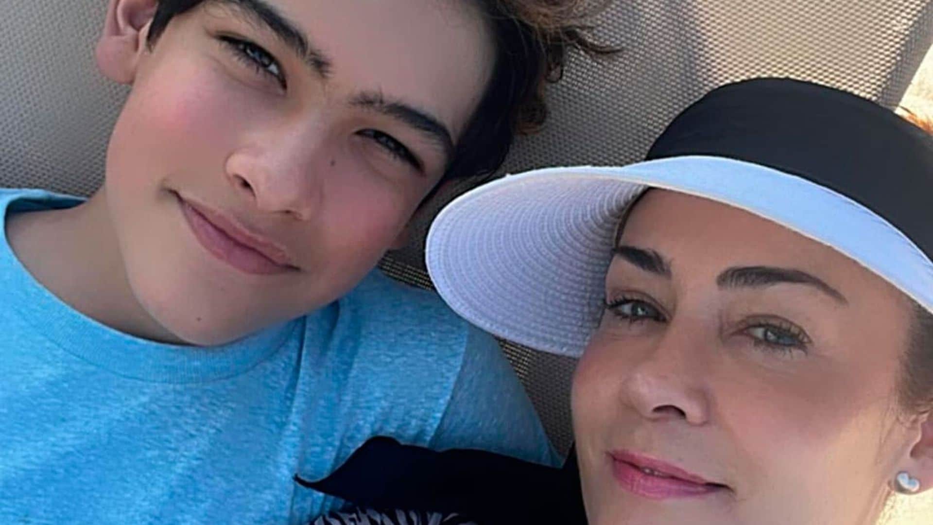 Con un nuevo posado junto a su hijo, Anette Michel muestra lo mucho que ha crecido Nicolás