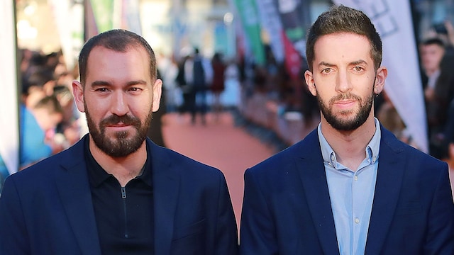 Plano medio de Jorge Ponce y David Broncano posando en el FesTVal 2019