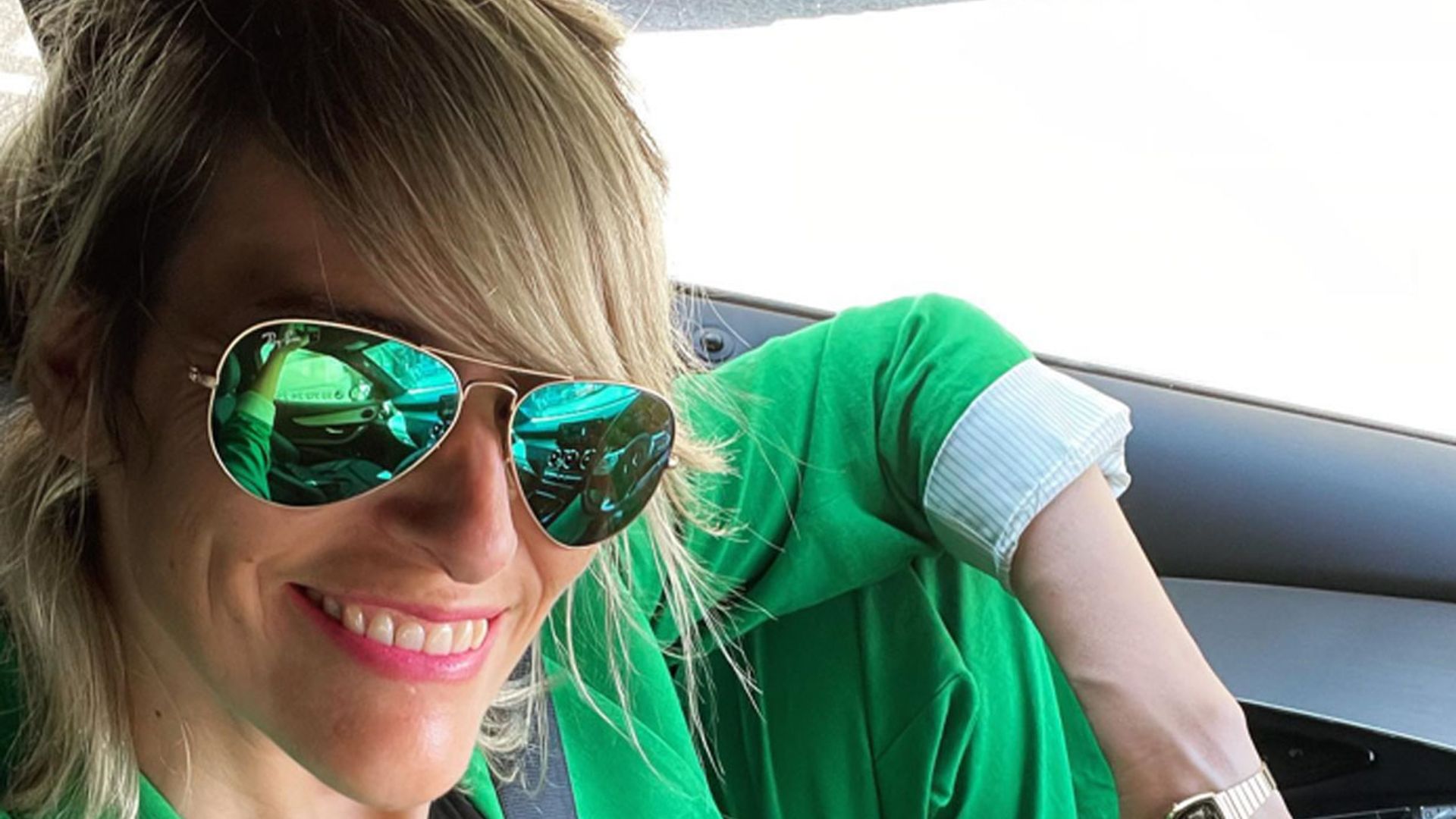 La felicidad de Rosa Olucha, mujer de Santi Millán, en la graduación de su hijo