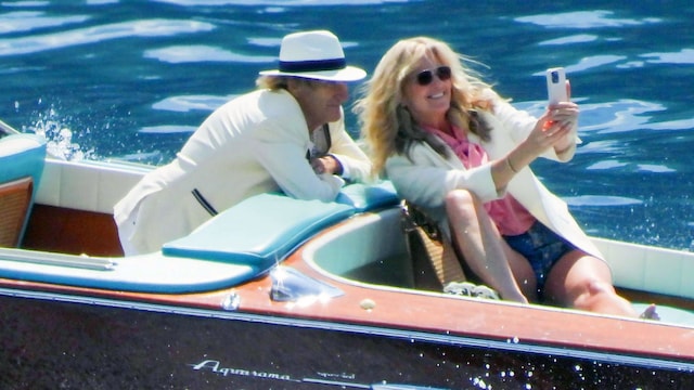 Sir Rod Stewart, de 80 años, y Penny Lancaster, de 54, disfrutaron de una escapada romántica en uno de los entornos más idílicos del planeta, el lago de Como. Se hicieron fotos, tomaron el sol en la cubierta de la lancha y saborearon la "dolce vita"