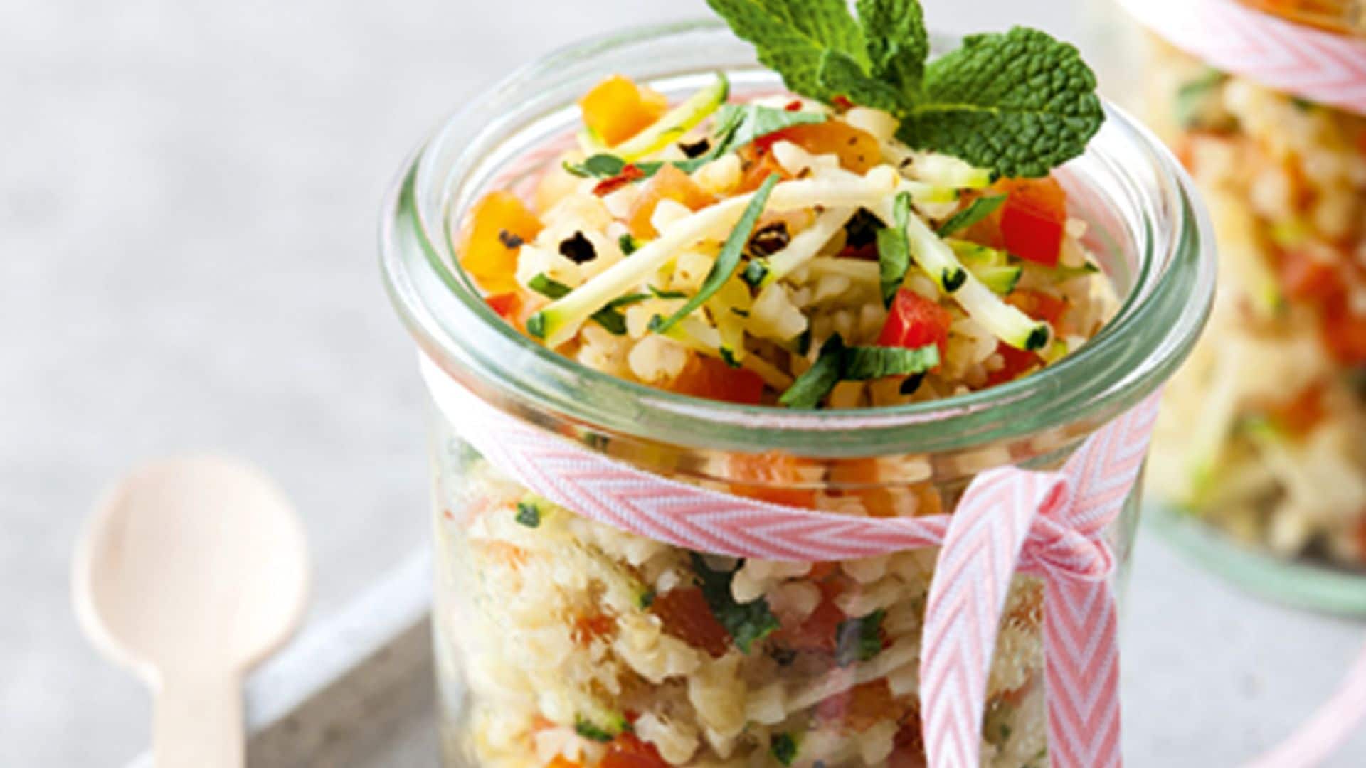 Ensalada de bulgur con fideos de calabacín